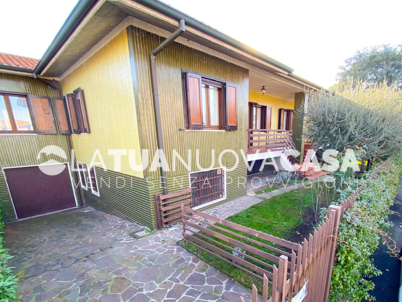 Porzione di villa bifamiliare a Bareggio - Rif. VEBRG1089