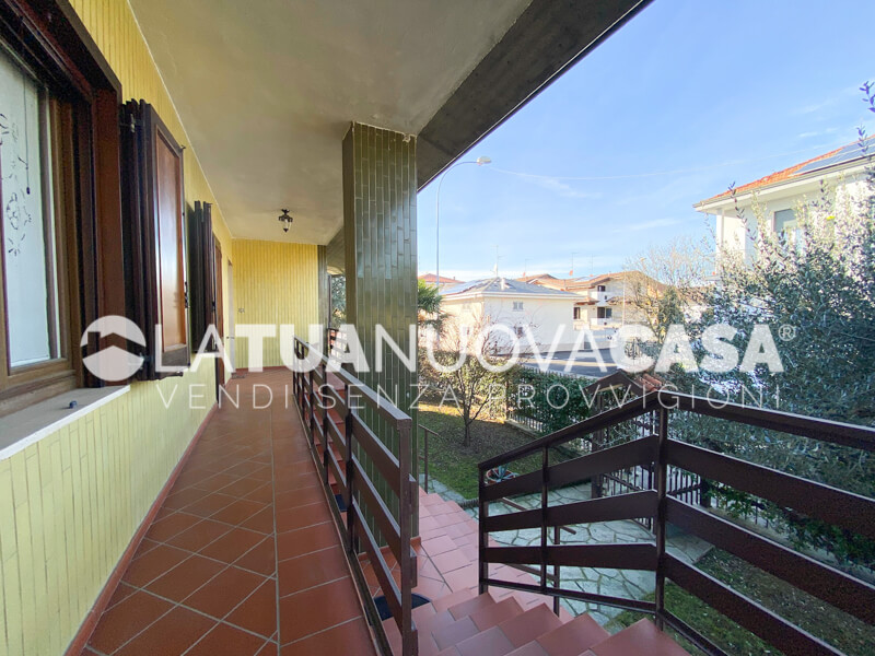 Porzione di villa bifamiliare a Bareggio - Rif. VEBRG1089
