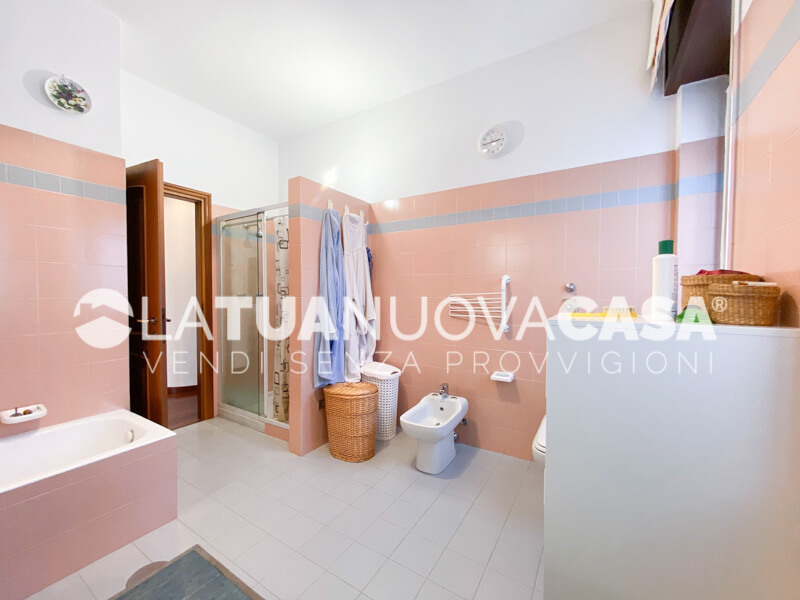 Porzione di villa bifamiliare a Bareggio - Rif. VEBRG1089