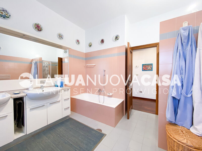 Porzione di villa bifamiliare a Bareggio - Rif. VEBRG1089