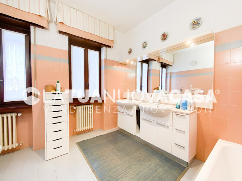 Porzione di villa bifamiliare a Bareggio - Rif. VEBRG1089