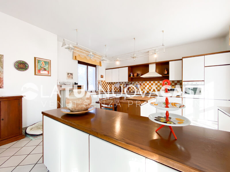 Porzione di villa bifamiliare a Bareggio - Rif. VEBRG1089