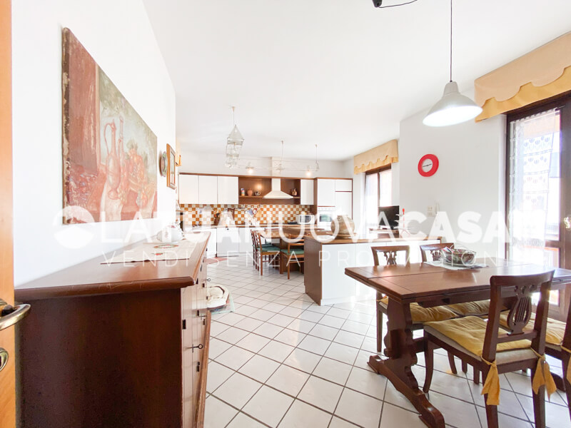 Porzione di villa bifamiliare a Bareggio - Rif. VEBRG1089