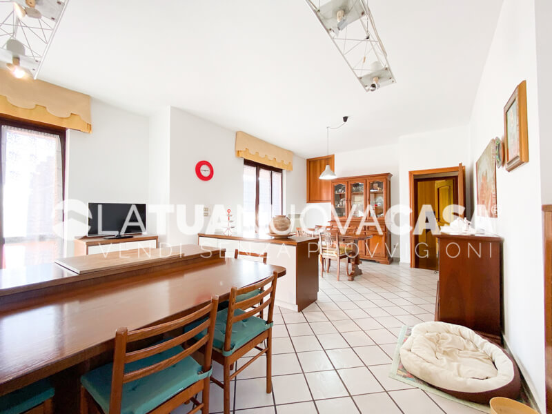 Porzione di villa bifamiliare a Bareggio - Rif. VEBRG1089