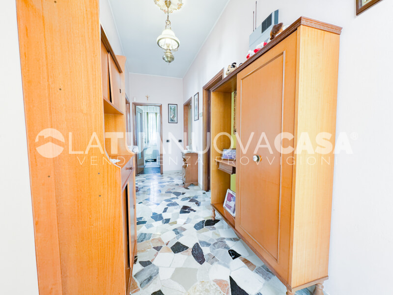Villa singola da ristrutturare a Bareggio, con giardino - Rif. VEBRG1092