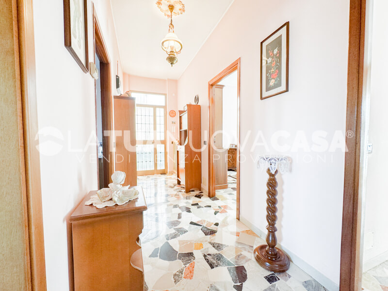 Villa singola da ristrutturare a Bareggio, con giardino - Rif. VEBRG1092