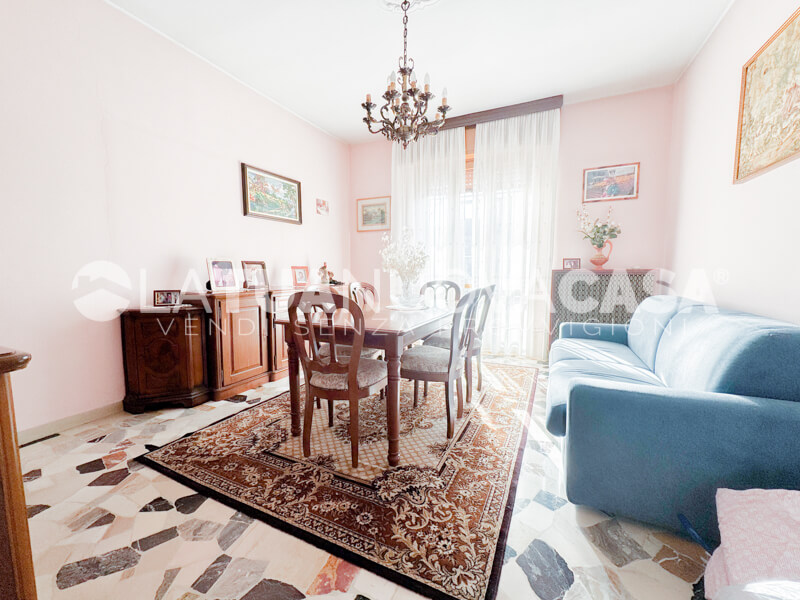 Villa singola da ristrutturare a Bareggio, con giardino - Rif. VEBRG1092