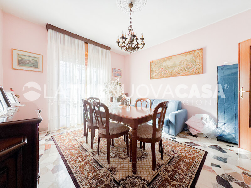 Villa singola da ristrutturare a Bareggio, con giardino - Rif. VEBRG1092