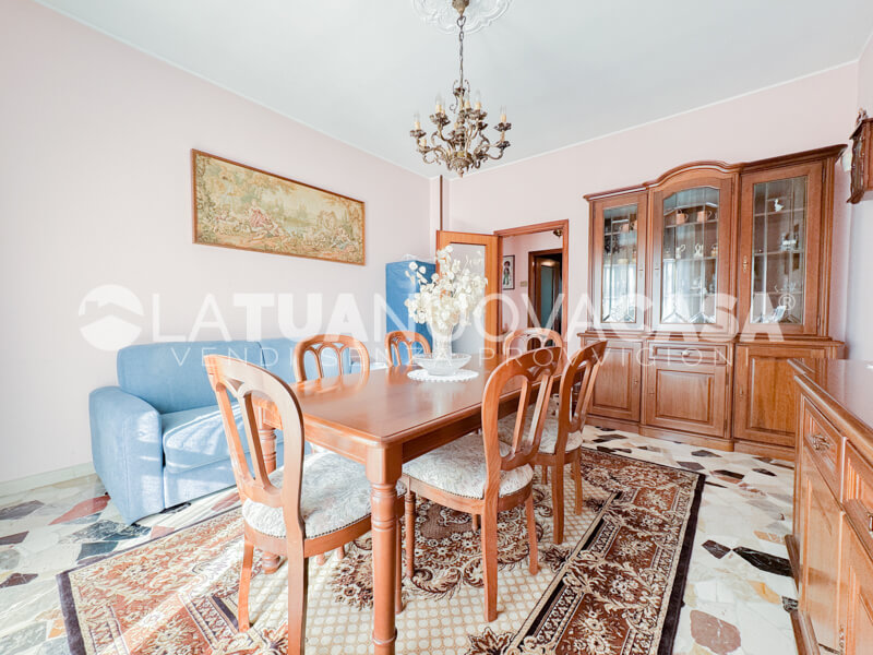 Villa singola da ristrutturare a Bareggio, con giardino - Rif. VEBRG1092