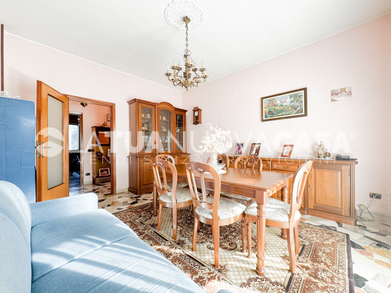 Villa singola da ristrutturare a Bareggio, con giardino - Rif. VEBRG1092