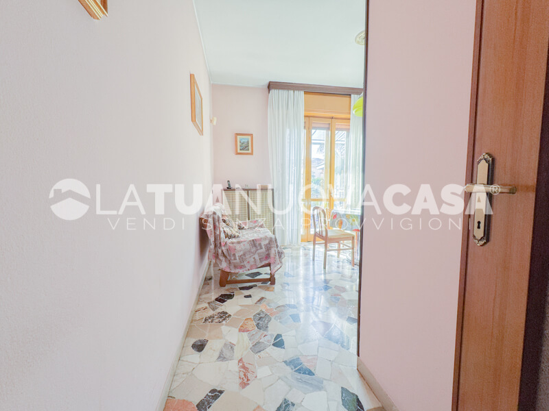 Villa singola da ristrutturare a Bareggio, con giardino - Rif. VEBRG1092