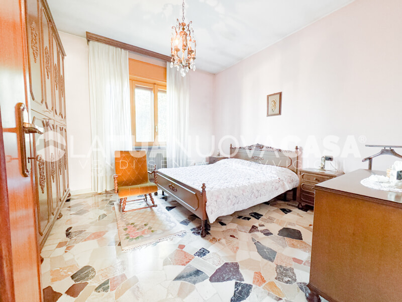 Villa singola da ristrutturare a Bareggio, con giardino - Rif. VEBRG1092