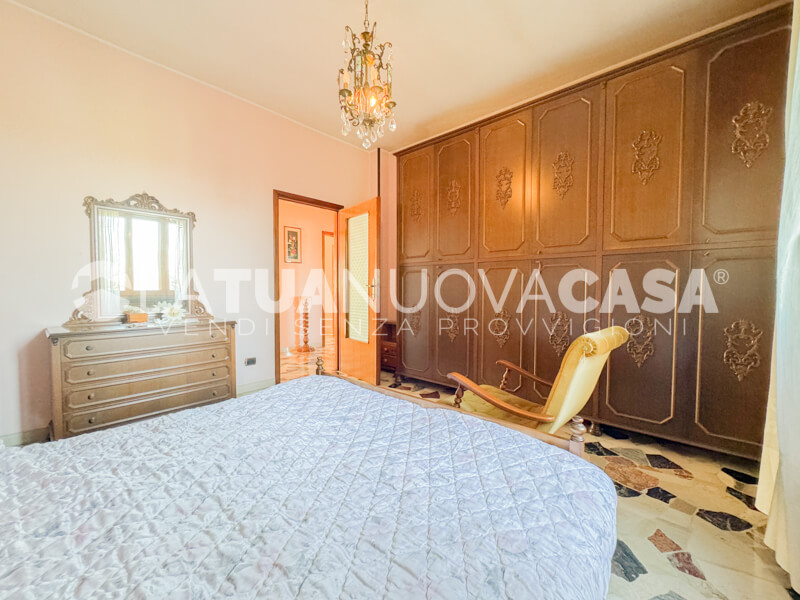 Villa singola da ristrutturare a Bareggio, con giardino - Rif. VEBRG1092
