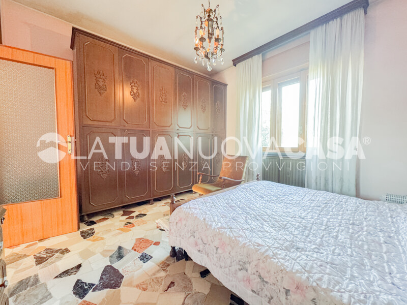 Villa singola da ristrutturare a Bareggio, con giardino - Rif. VEBRG1092