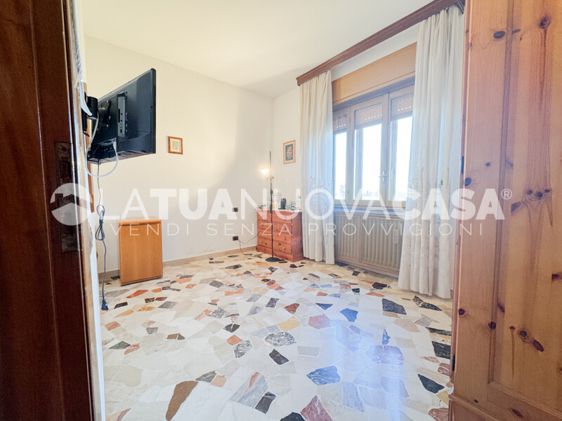 Villa singola da ristrutturare a Bareggio, con giardino - Rif. VEBRG1092