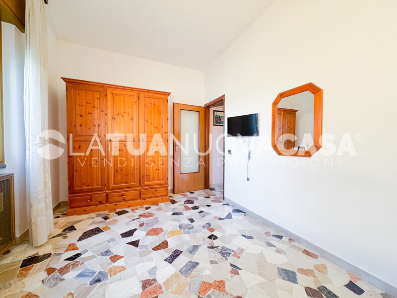 Villa singola da ristrutturare a Bareggio, con giardino - Rif. VEBRG1092