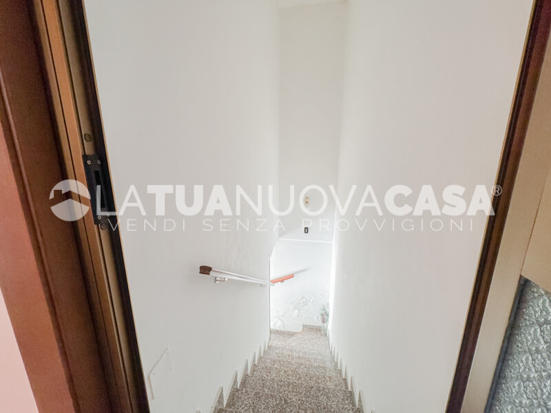 Villa singola da ristrutturare a Bareggio, con giardino - Rif. VEBRG1092