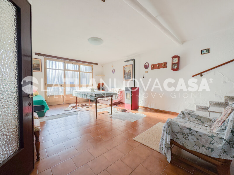 Villa singola da ristrutturare a Bareggio, con giardino - Rif. VEBRG1092