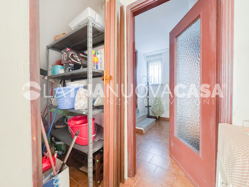 Villa singola da ristrutturare a Bareggio, con giardino - Rif. VEBRG1092