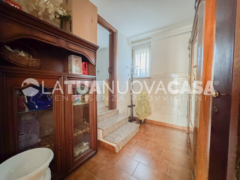 Villa singola da ristrutturare a Bareggio, con giardino - Rif. VEBRG1092