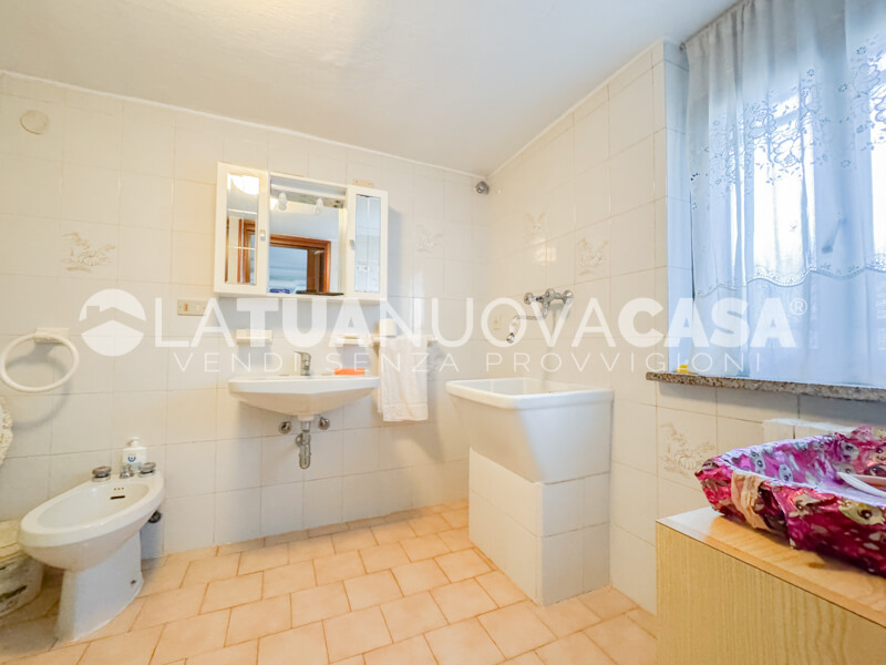Villa singola da ristrutturare a Bareggio, con giardino - Rif. VEBRG1092