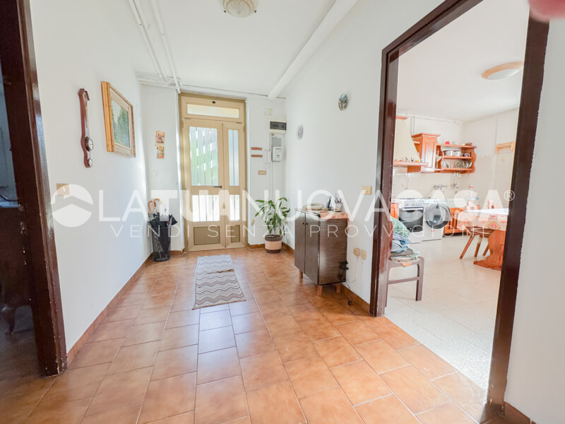 Villa singola da ristrutturare a Bareggio, con giardino - Rif. VEBRG1092