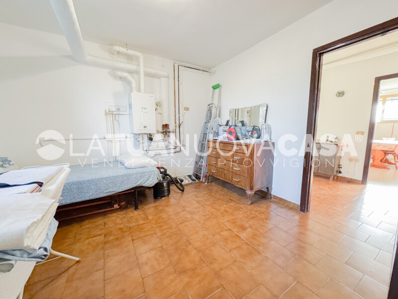 Villa singola da ristrutturare a Bareggio, con giardino - Rif. VEBRG1092
