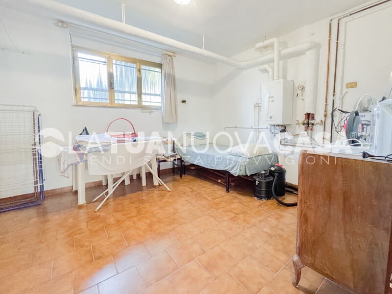 Villa singola da ristrutturare a Bareggio, con giardino - Rif. VEBRG1092