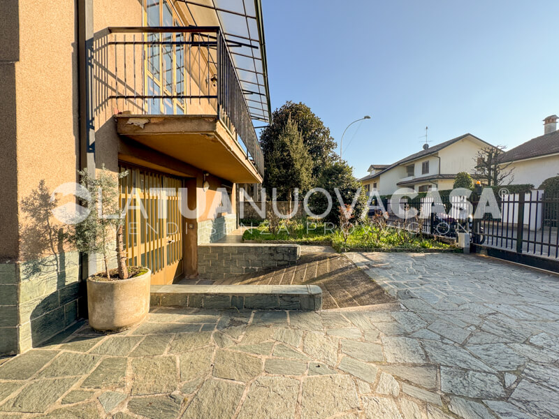 Villa singola da ristrutturare a Bareggio, con giardino - Rif. VEBRG1092