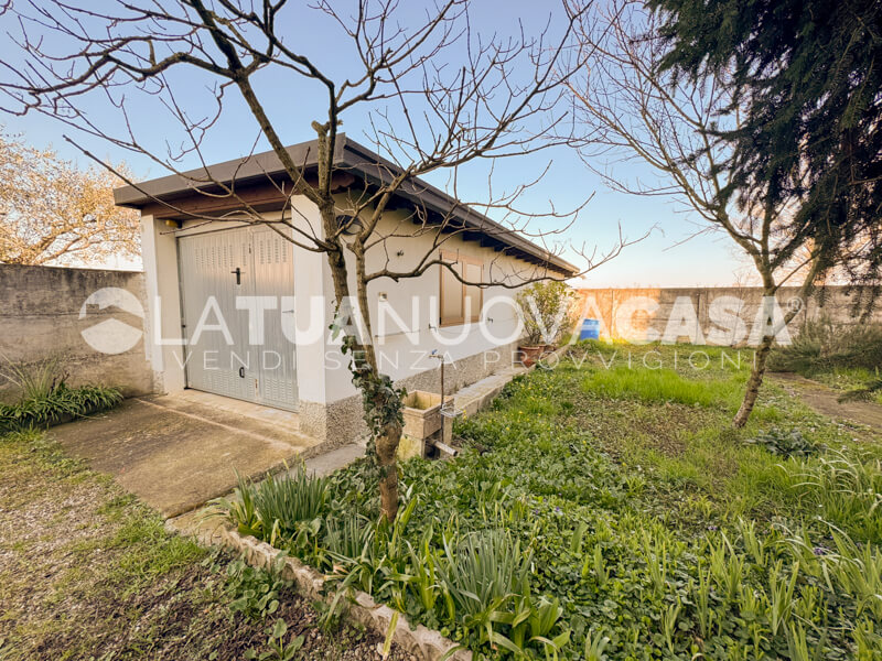 Villa singola da ristrutturare a Bareggio, con giardino - Rif. VEBRG1092
