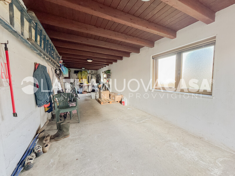 Villa singola da ristrutturare a Bareggio, con giardino - Rif. VEBRG1092