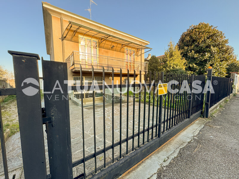 Villa singola da ristrutturare a Bareggio, con giardino - Rif. VEBRG1092