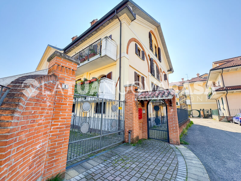 Trilocale su due livelli in affitto, a Bareggio - Rif. AFBRG1094