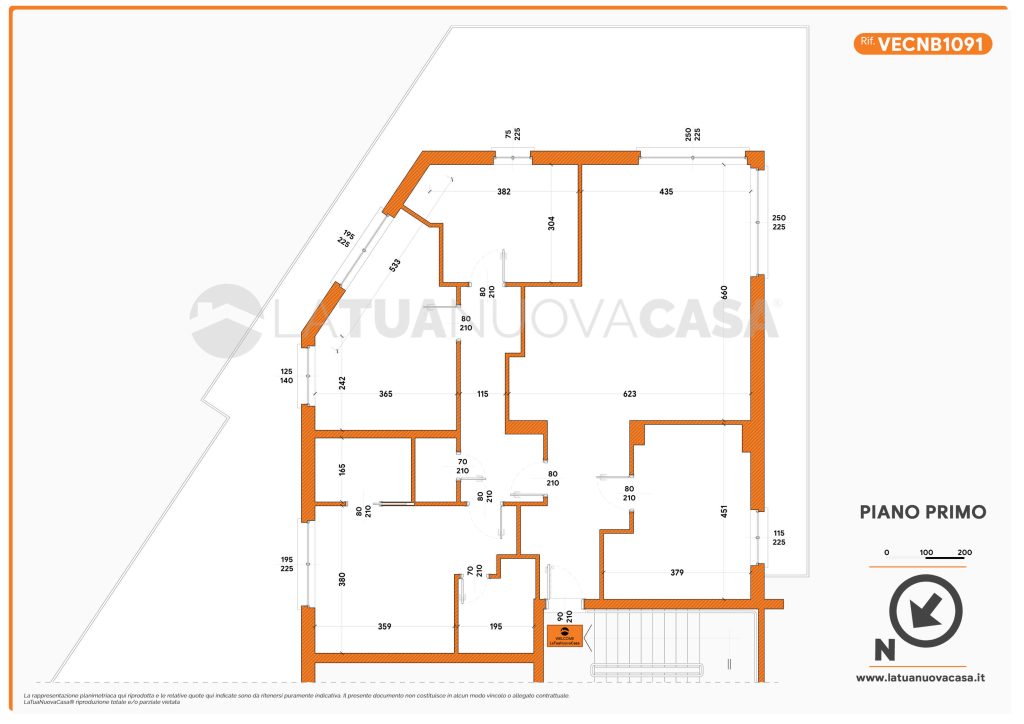 Trilocale da ristrutturare, semi indipendente - Rif. VECNB1091