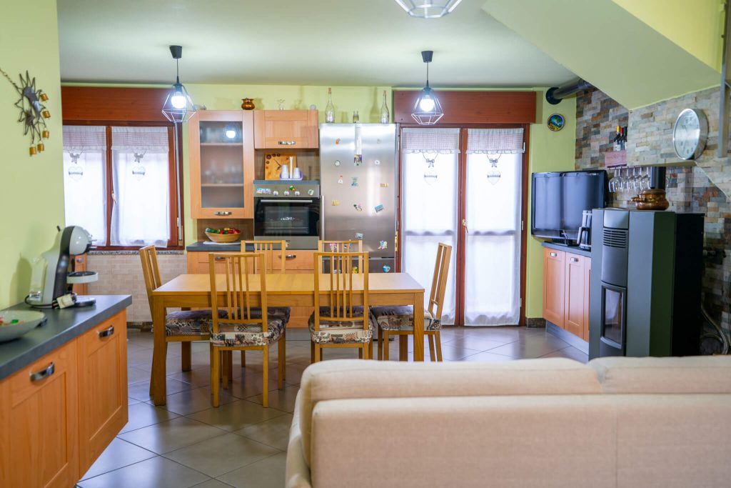 Villa unifamiliare su tre livelli, a Bareggio - Rif. VEBRG1104