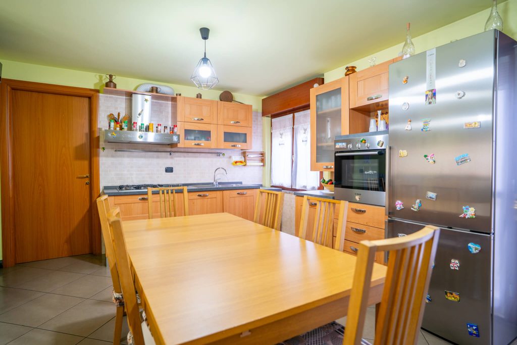 Villa unifamiliare su tre livelli, a Bareggio - Rif. VEBRG1104