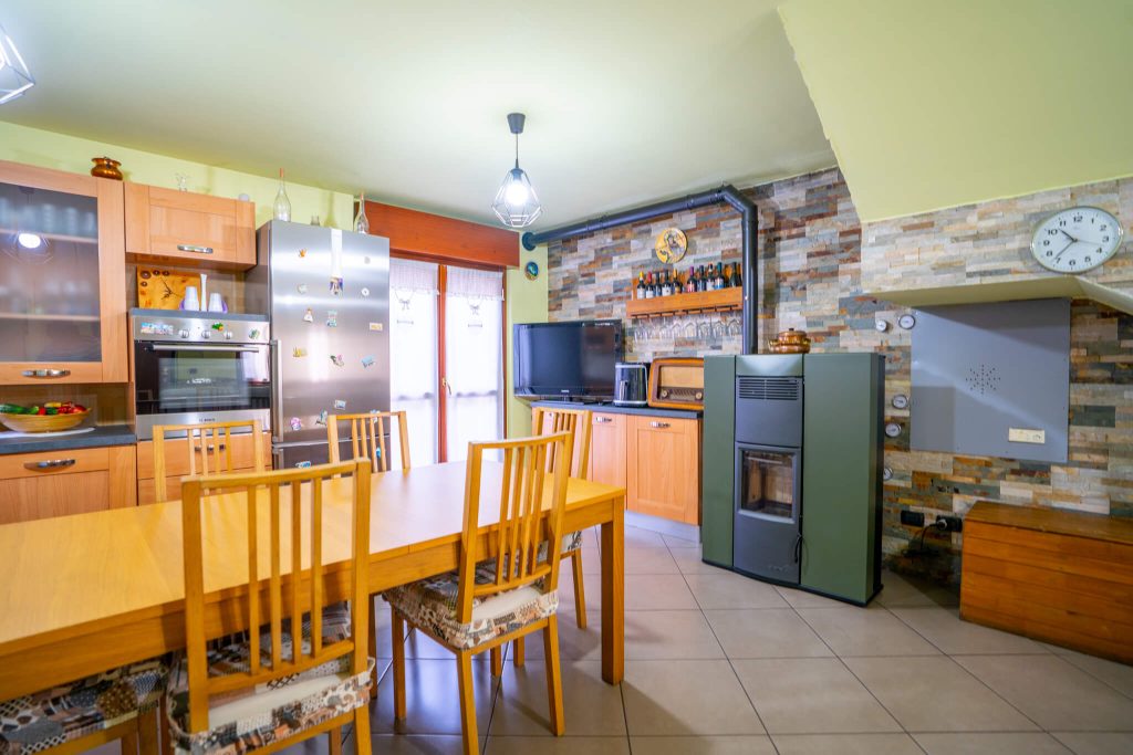 Villa unifamiliare su tre livelli, a Bareggio - Rif. VEBRG1104