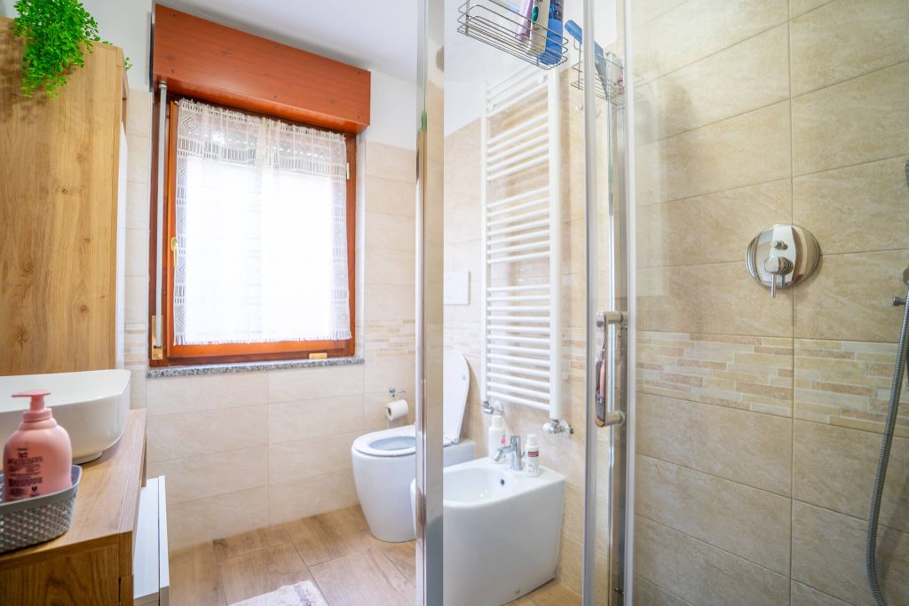 Villa unifamiliare su tre livelli, a Bareggio - Rif. VEBRG1104