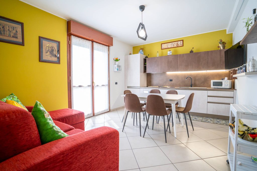Villa unifamiliare su tre livelli, a Bareggio - Rif. VEBRG1104