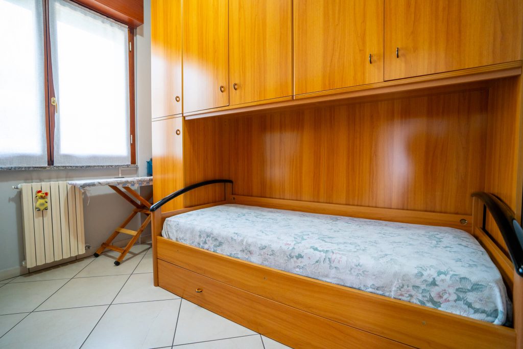 Villa unifamiliare su tre livelli, a Bareggio - Rif. VEBRG1104