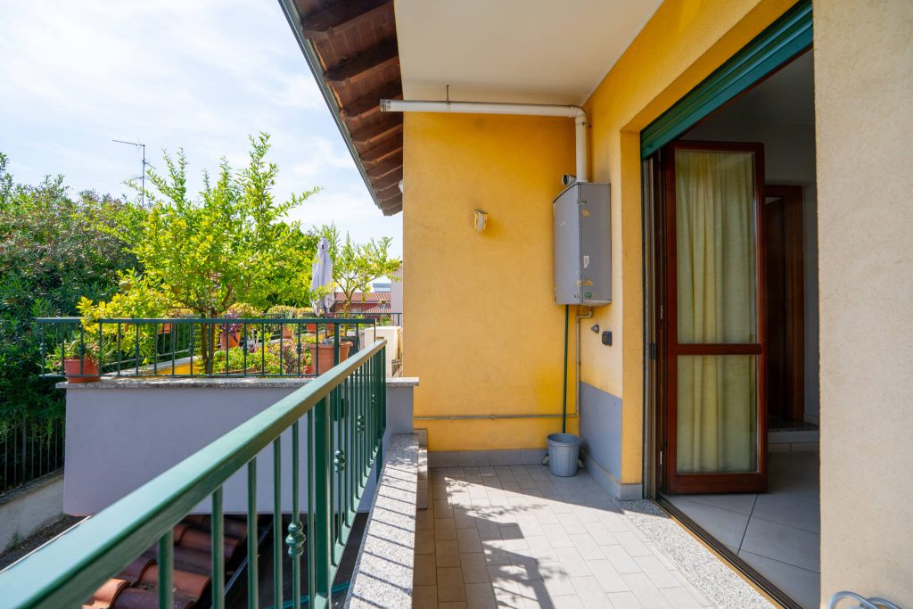 Villa unifamiliare su tre livelli, a Bareggio - Rif. VEBRG1104