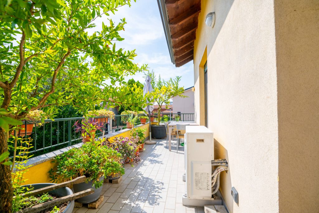 Villa unifamiliare su tre livelli, a Bareggio - Rif. VEBRG1104