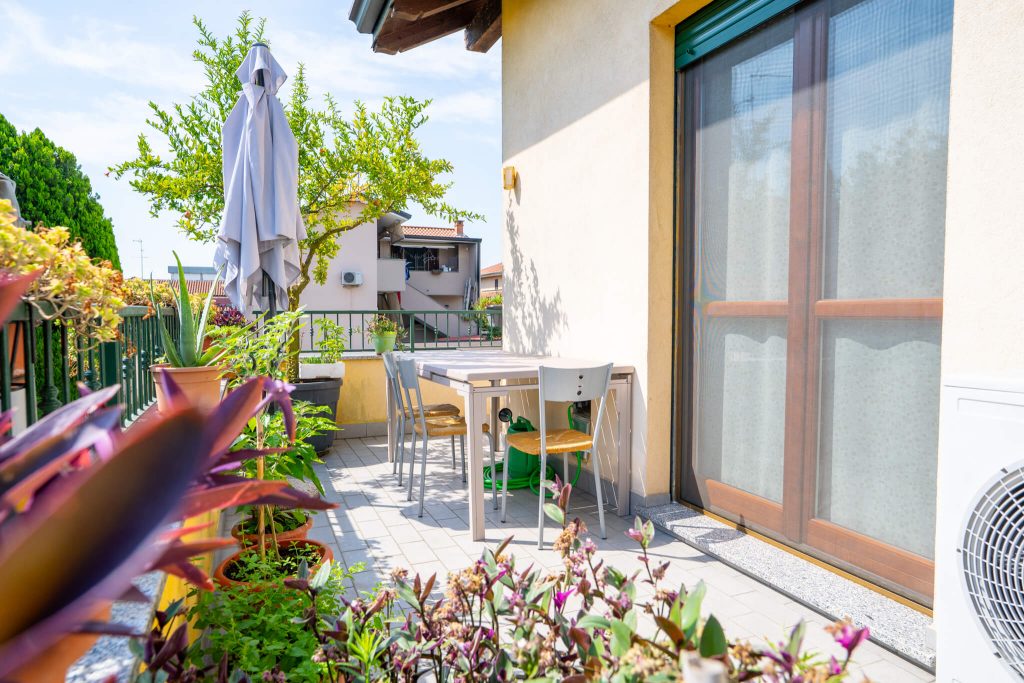 Villa unifamiliare su tre livelli, a Bareggio - Rif. VEBRG1104