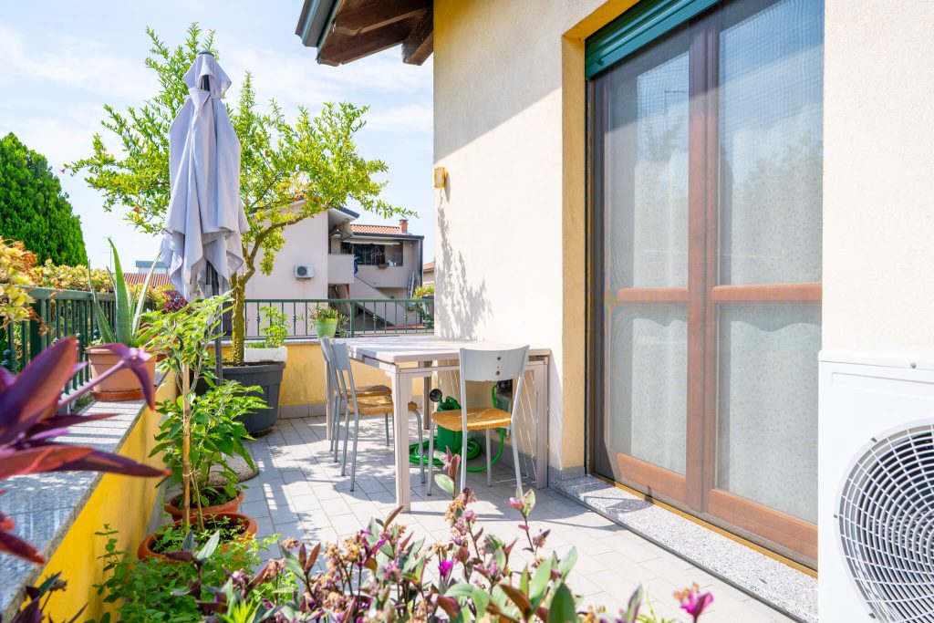 Villa unifamiliare su tre livelli, a Bareggio - Rif. VEBRG1104