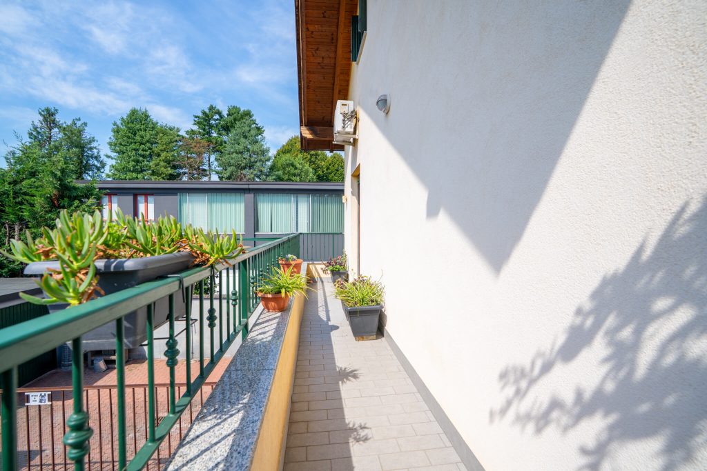 Villa unifamiliare su tre livelli, a Bareggio - Rif. VEBRG1104
