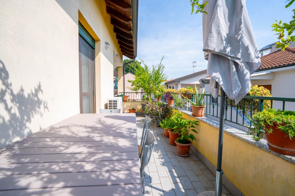 Villa unifamiliare su tre livelli, a Bareggio - Rif. VEBRG1104
