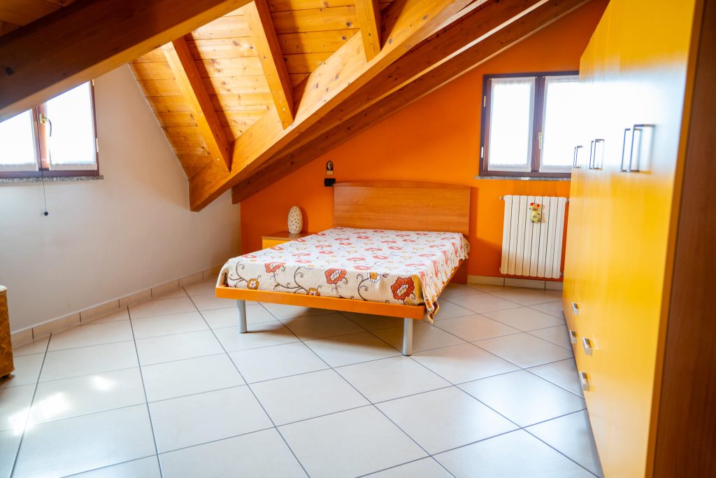 Villa unifamiliare su tre livelli, a Bareggio - Rif. VEBRG1104