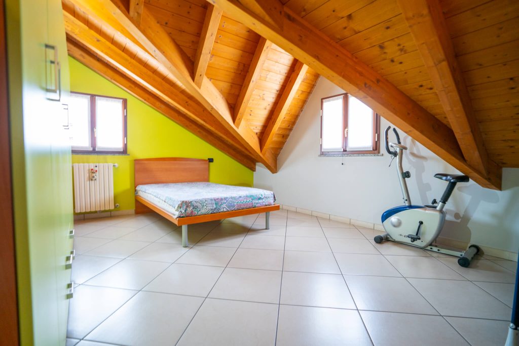 Villa unifamiliare su tre livelli, a Bareggio - Rif. VEBRG1104