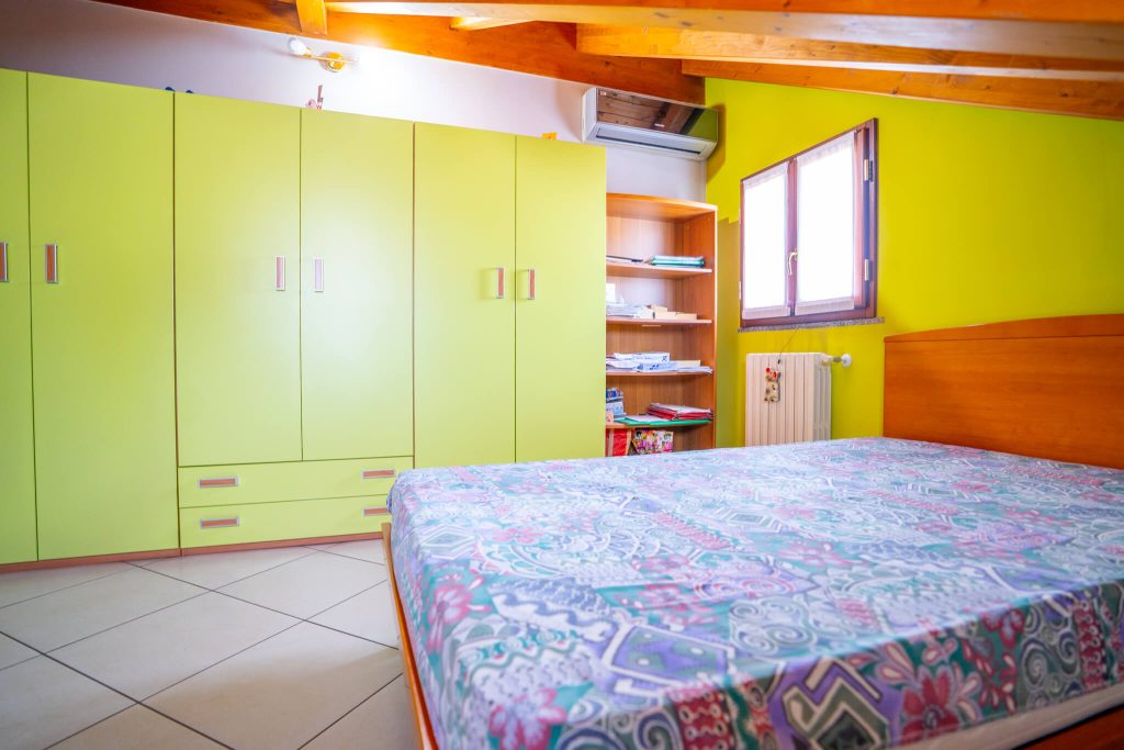 Villa unifamiliare su tre livelli, a Bareggio - Rif. VEBRG1104