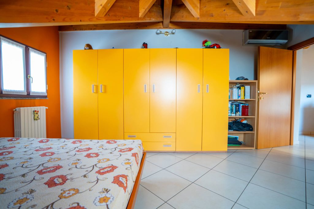 Villa unifamiliare su tre livelli, a Bareggio - Rif. VEBRG1104